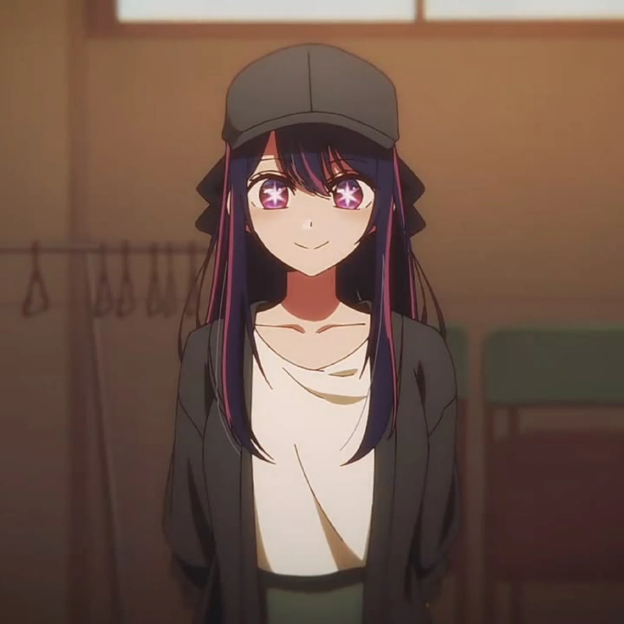 >:3